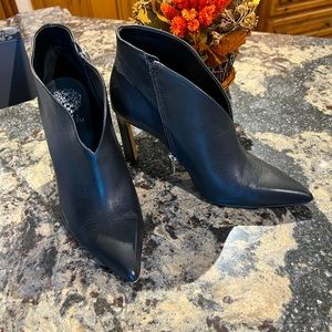 Vince Camuto black bootie Sz 9